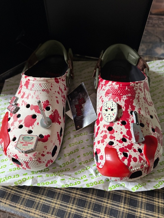 Friday the 13th crocs m8/w10 NIB never worn limited edition main image 4